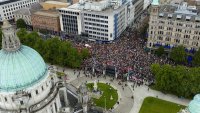 Хиляди излязоха срещу расизма в Белфаст