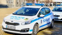 Разбиха стъкло на банков клон в София, повредени са два банкомата