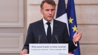 Французите са принудени да спестяват, а Макрон все още живее като крал 