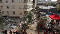 Има загинал при срутването на сграда в Истанбул 