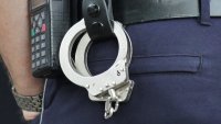 Двойка запали дома си по време на скандал, а петте им деца били вътре