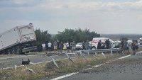За пореден път: ТИР скъса мантинелата на "Тракия" и уби човек 