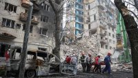 Русия уби най-малко 18 души при удари срещу Киев и други градове