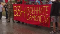 В кадър: Протест до авиобаза "Безмер" срещу US самолетите