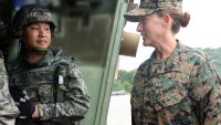 Южнокорейски военни стреляха по евернокорейски войници, пресекли границата
