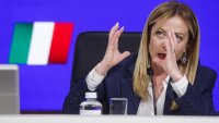 Мелони разкри кой е пуснал фалшивия й кадър по бельо