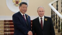 Путин и Ким Чен Ун заедно със Си Цзинпин на военния парад в Пекин