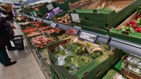 Най-голямо е поскъпването при краставиците, лимоните и млякото