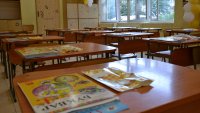 Първи звънец за близо 57 000 първокласници, над 2300 училища отварят врати