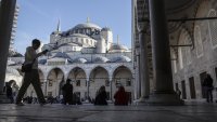 Арестуваха руснаци, чели Библията в "Света София" в Истанбул 