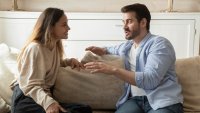 16 червени флага, показващи емоционално недостъпен мъж