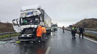 Шофьор е в болница след катастрофа по пътя Мездра - Ботевград