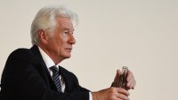 76-годишният Ричард Гиър снима романтичен филм с 28-годишна актриса (СНИМКИ)
