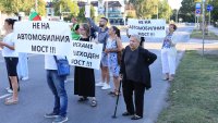 Протест в "Овча Купел" срещу строеж на мост, затвориха булевард (СНИМКИ)
