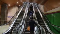 Човекът, заради който спря метрото, е със чупен крак