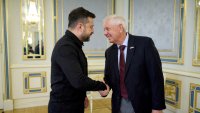 Зад кулисите на последната мисия на Линдзи Греъм: спасяването на Украйна