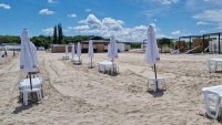 5 евро чадър, 5 евро шезлонг на плажа в Крайморие