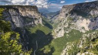 Българите привикват да живеят с кредит, пада възрастта на просрочилите