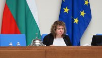 Киселова за Близкия изток: Да се търси начин за деескалация и сядане на масата за преговори
