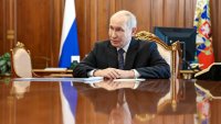 Красота, блясък и война: Блогърката, която прави руската пропаганда модерна