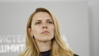 Петрова: България изчаква яснота за финансирането на обезщетенията за Украйна