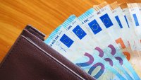 В кои сектори заплатите са над 3000 евро? 