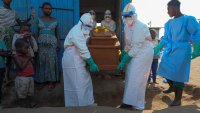 Случаите на ебола в Конго вече са 956, загинали са 247 души