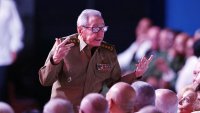 Кръгът около Кастро е в кубинската драма за наследяването на престола
