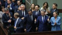 Правителството на Туск оцеля след вота на доверие 