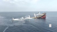 Още четирима бяха спасени от кораб, поразен от хусите в Червено море