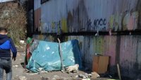 В "Столипиново" разчистват незаконни гаражи и дюкяни