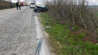 Баща и дъщеря са с опасност за живота след катастрофа на пътя Русе - Варна