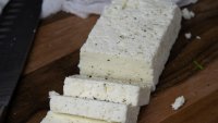 Сиренето, предлагано от &ldquo;Кошница с грижа&rdquo; с над 60% вода