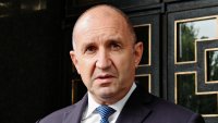 Радев за самолета с фон дер Лайен: Измислен скандал