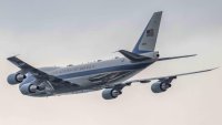 Заради Иран: Тръмп използвал Air Force One като примамка, камион го откарал до таен самолет ВИДЕО