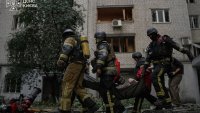 Дете загина и най-малко 7 души са ранени при руска атака срещу центъра на Киев