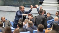 "Възраждане" окупираха трибуната на НС, Ганев и Божанков си налетяха на бой 