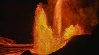 Вулканът Килауеа изригна с фонтан от лава с височина около 370 метра ВИДЕО