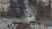 Студен и дъждовен петък, сняг в планините