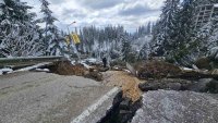 Свлачището край Пампорово е все още активно и опасно