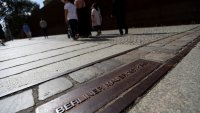 65 години от изграждането на Берлинската стена (СНИМКИ)