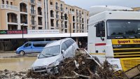 Хотелът, построен върху реката в "Елените" ще бъде съборен 