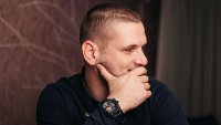 Симон Милков без допуск до НС, беше изведен от фоайето пред пленарната зала