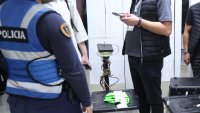 В Албания арестуваха французин, опитал да транспортира тайландка в куфар