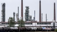 Светът изгаря своята мрежа за сигурност от петрол