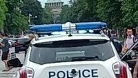 Мъж преби приятелката си и я изгони на улицата