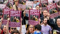 Стотици протестираха в Ню Йорк след прострелването на 28-годишен от ICE