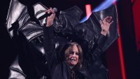 Ози Озбърн сложи край на кариерата си с епично шоу ВИДЕО
