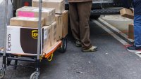 САЩ вече обмитяват и пратки на стойност под 800 долара