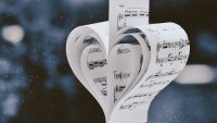 Любимите песни събуждат паметта при хора с деменция